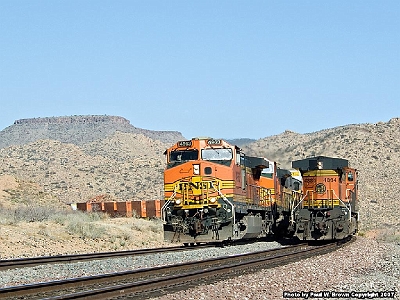 BNSF 4963 at Valentine, AZ with Z-KCKSBD1-16 on 18 April 2007.jpg